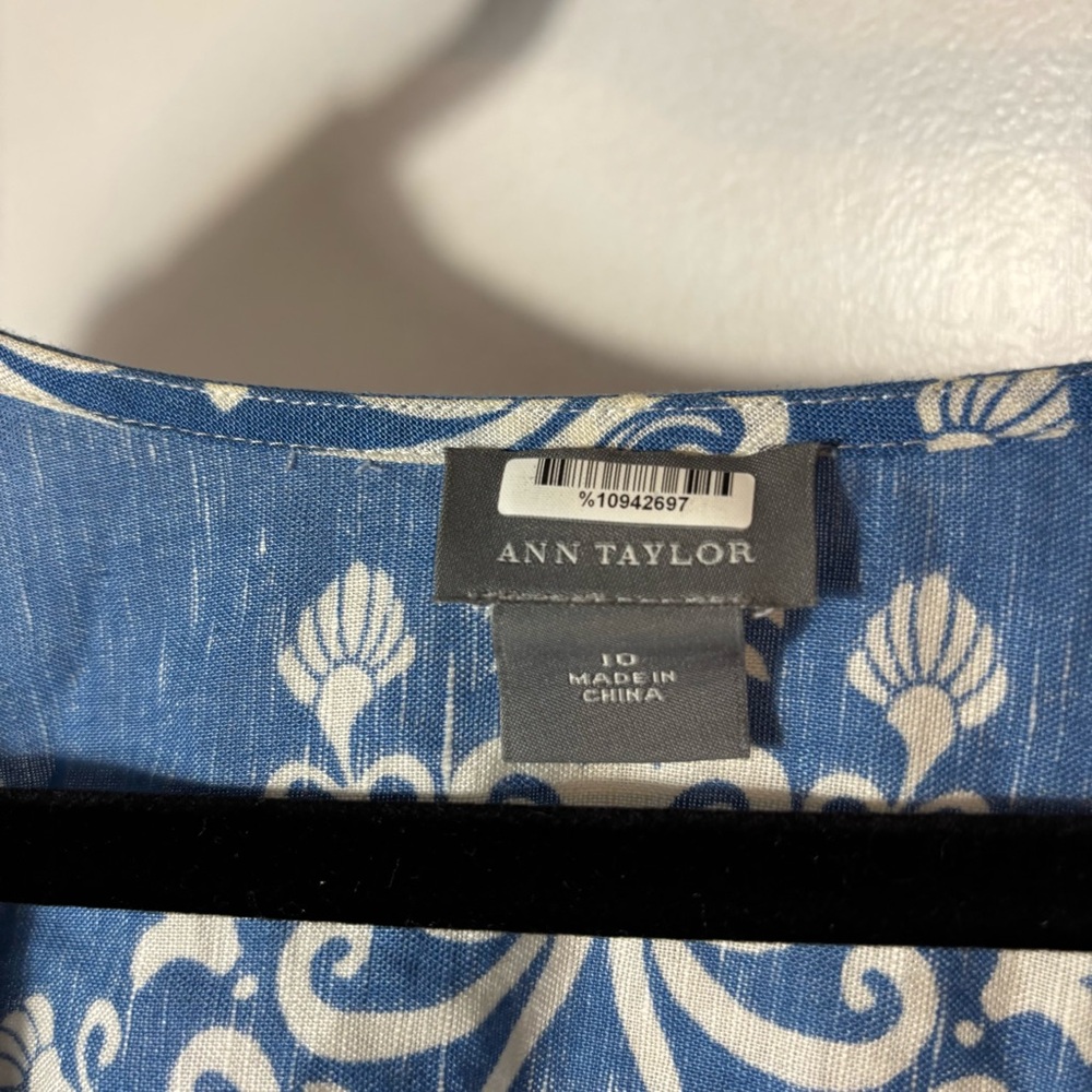 Ann Taylor Blue and Cream Floral Blouse - Picture 3 of 4